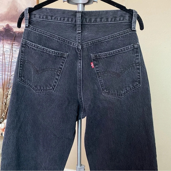 Levi's Distressed High Rise Straight leg Jean busted knee distressed size 27‎ - Picture 5 of 9